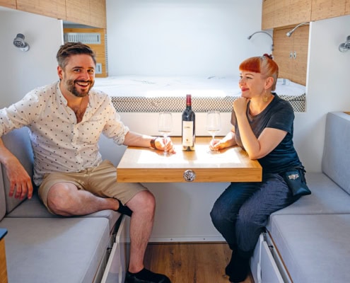 stefan und marta im wohnraum